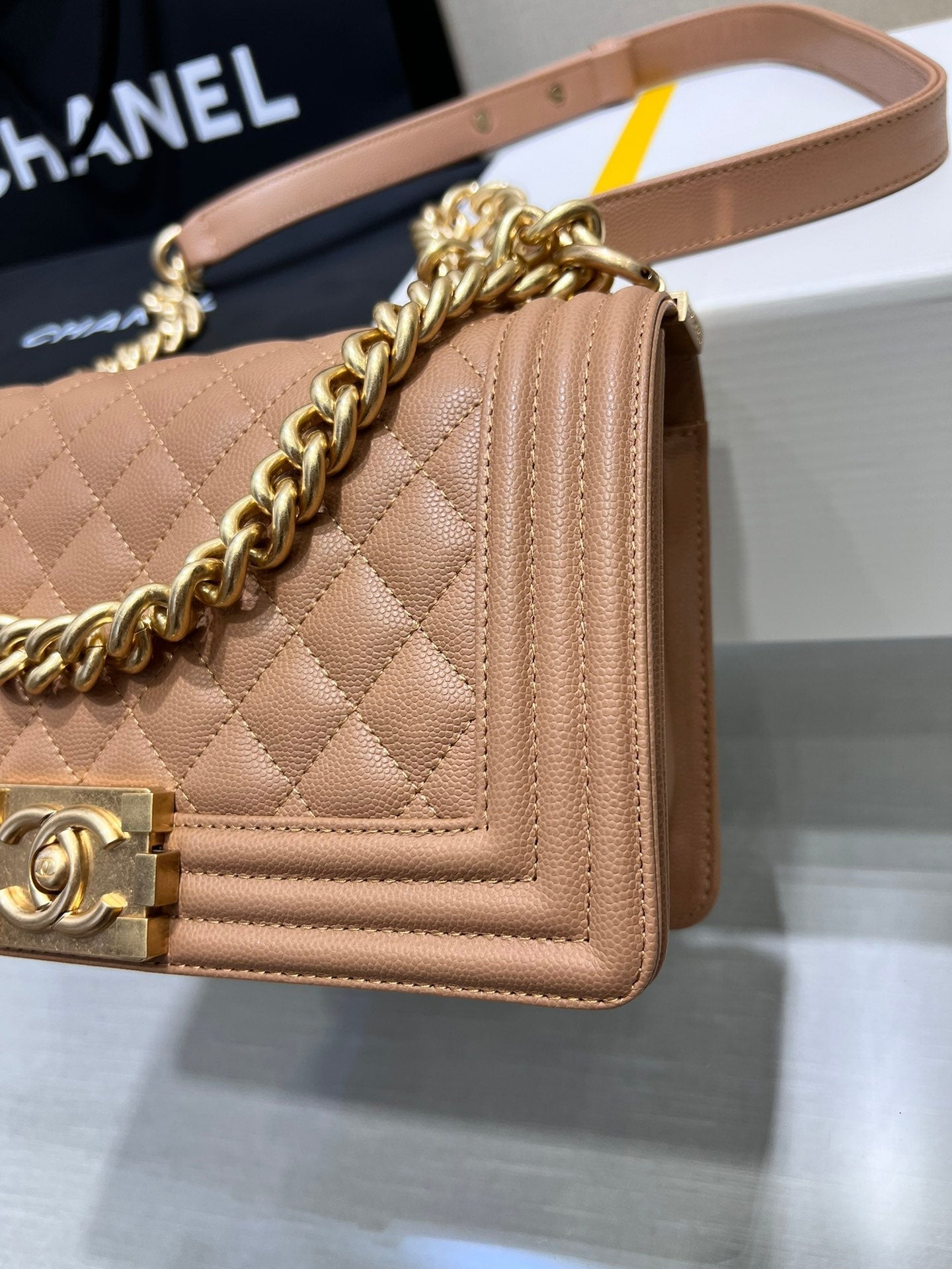 BOY BAG MEDIUM 25 BRAUN CAVIAR GOLDENE HARDWARE