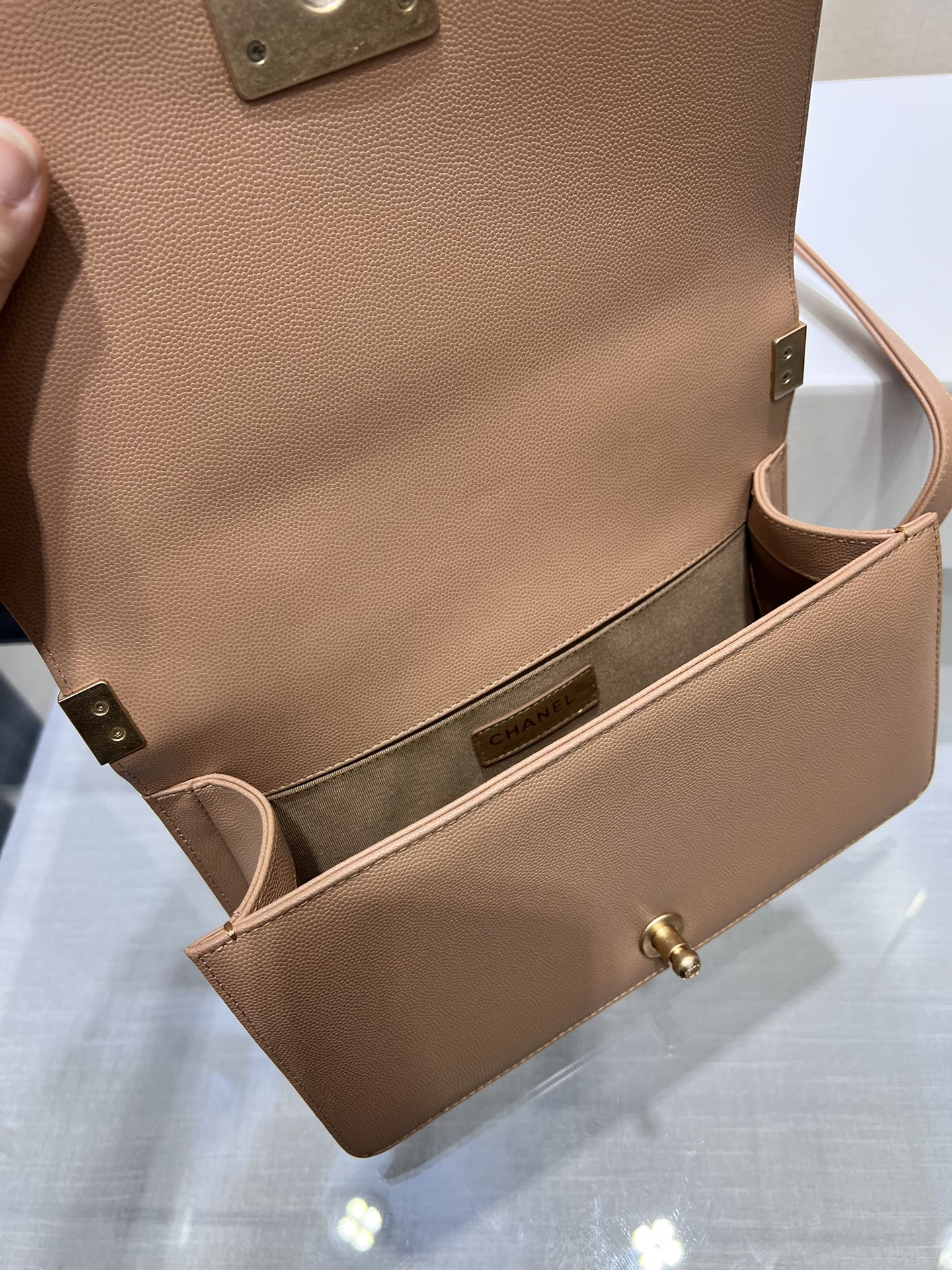 BOY BAG MEDIUM 25 BRAUN CAVIAR GOLDENE HARDWARE