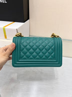 Jungentasche klein 20 Dunkelgrün Kaviar Gold Beschläge