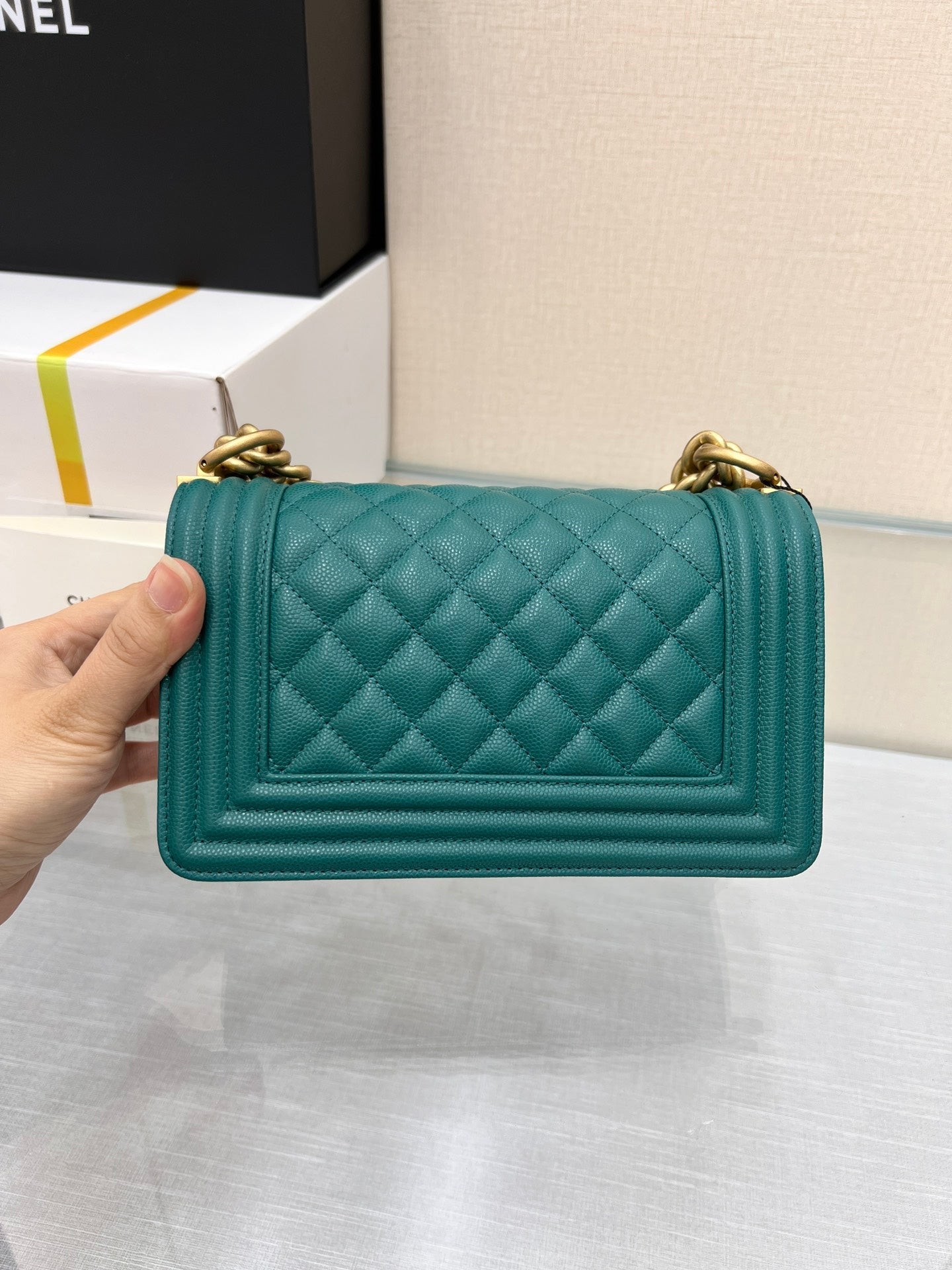 Jungentasche klein 20 Dunkelgrün Kaviar Gold Beschläge