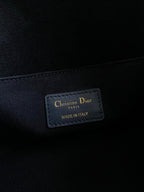 KLEINE BOSTON 22 BLAUE SCHRÄGSTICKEREI