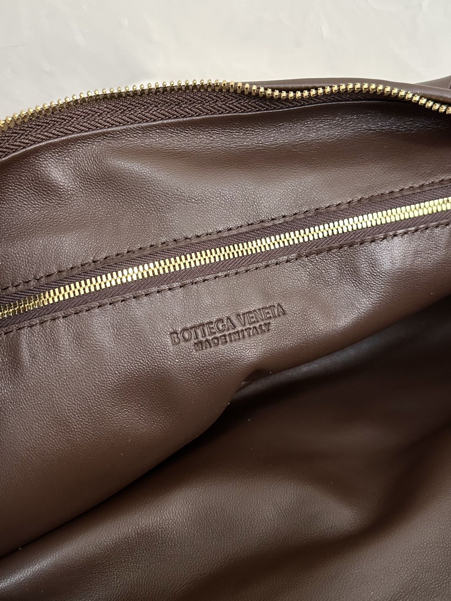 BV SMALL JODIE 48CM SCHOKOLADEN-WILDLEDER 