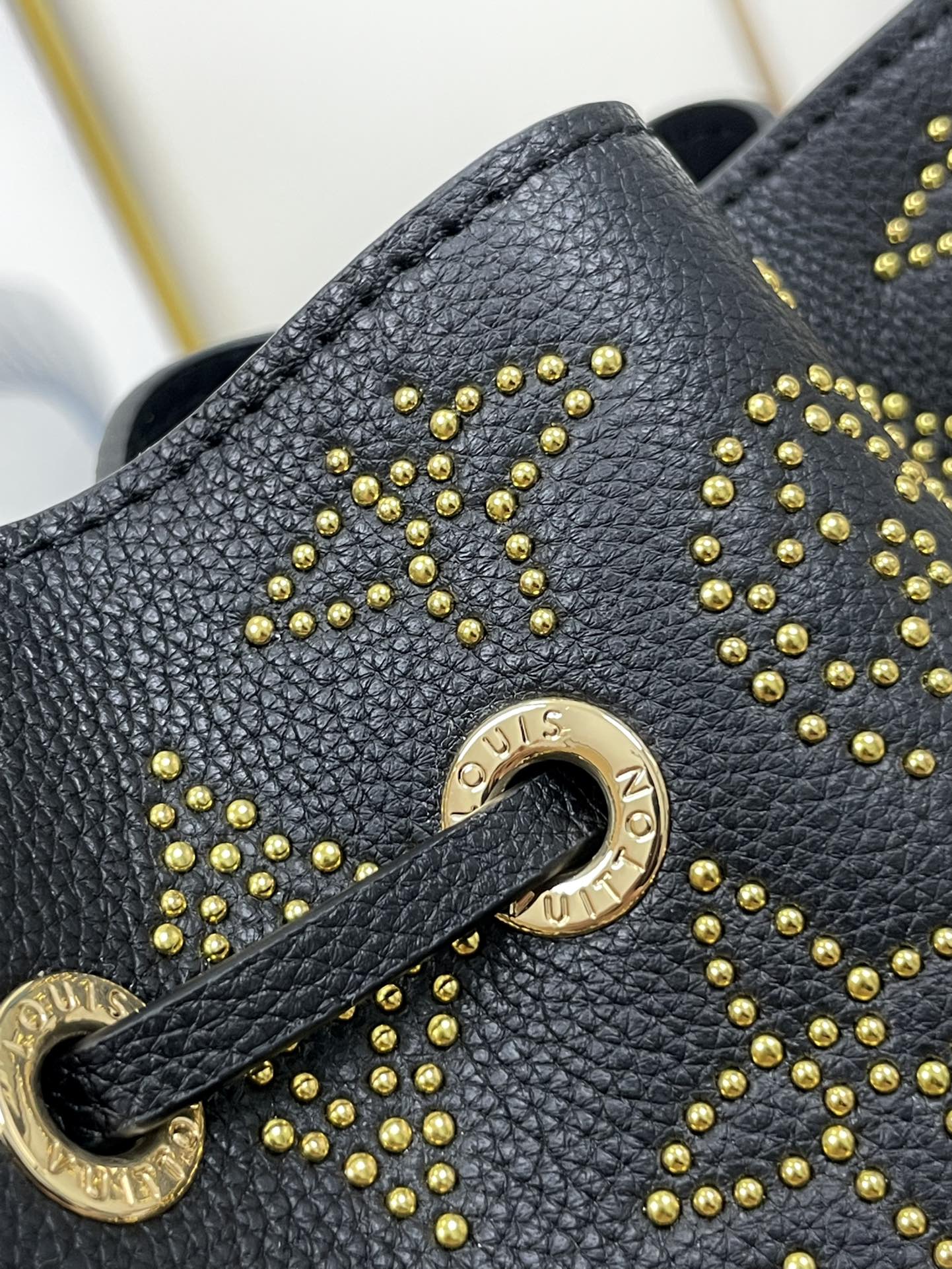 BELLA 19 SCHWARZES MAHINA-KALBLEDER 