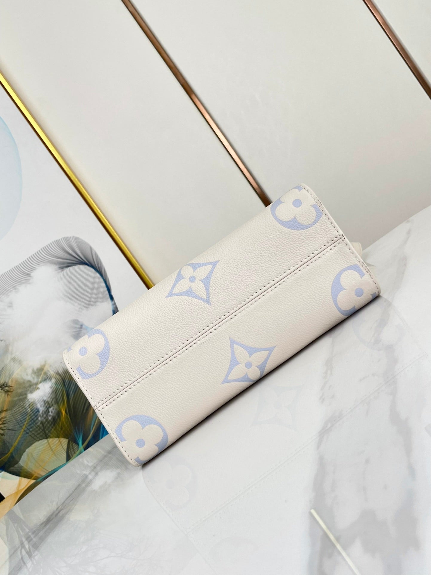 ONTHEGO 25 WEISS-LILA MONOGRAMM-LEINWAND 