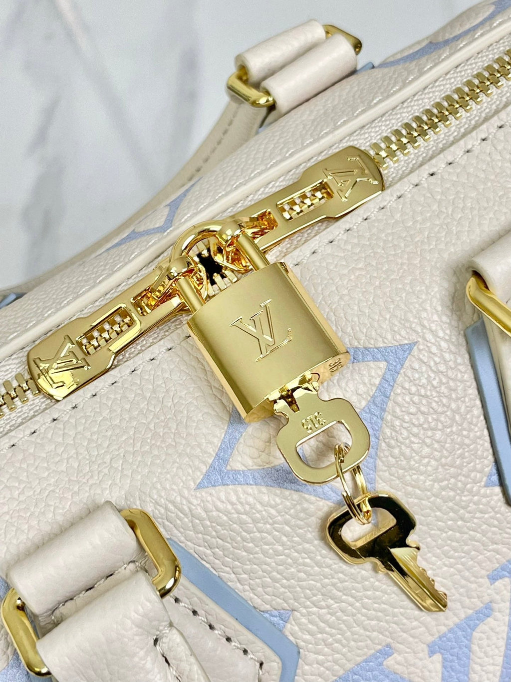 SPEEDY 20,5 WEISS-BLAUES MONOGRAMM-LEINWAND 