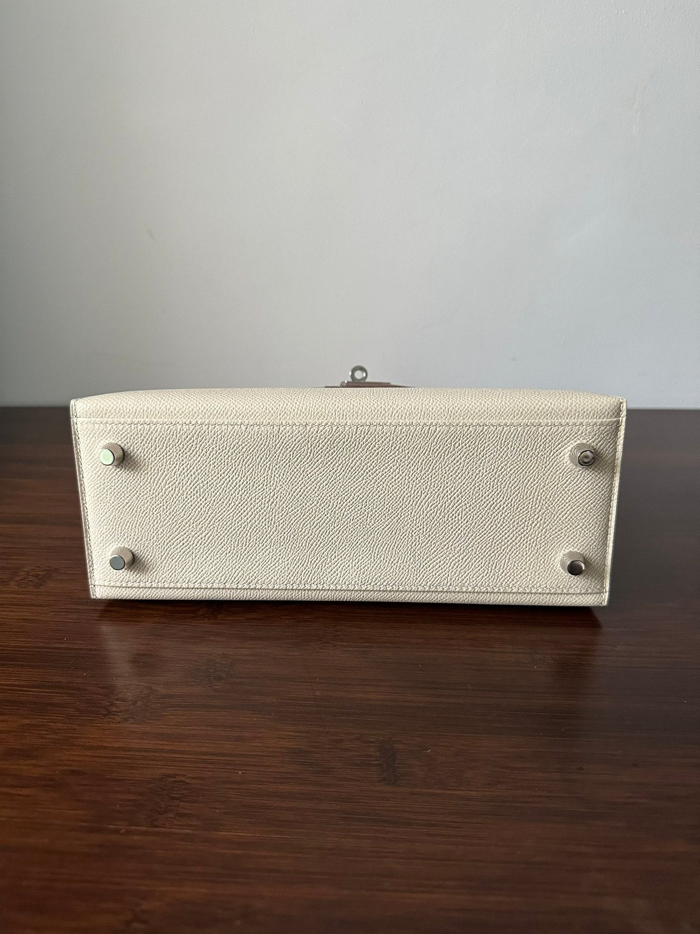 HM KELLY 25CM WEISSES EPSOM SILBERNE BESCHLÄGE