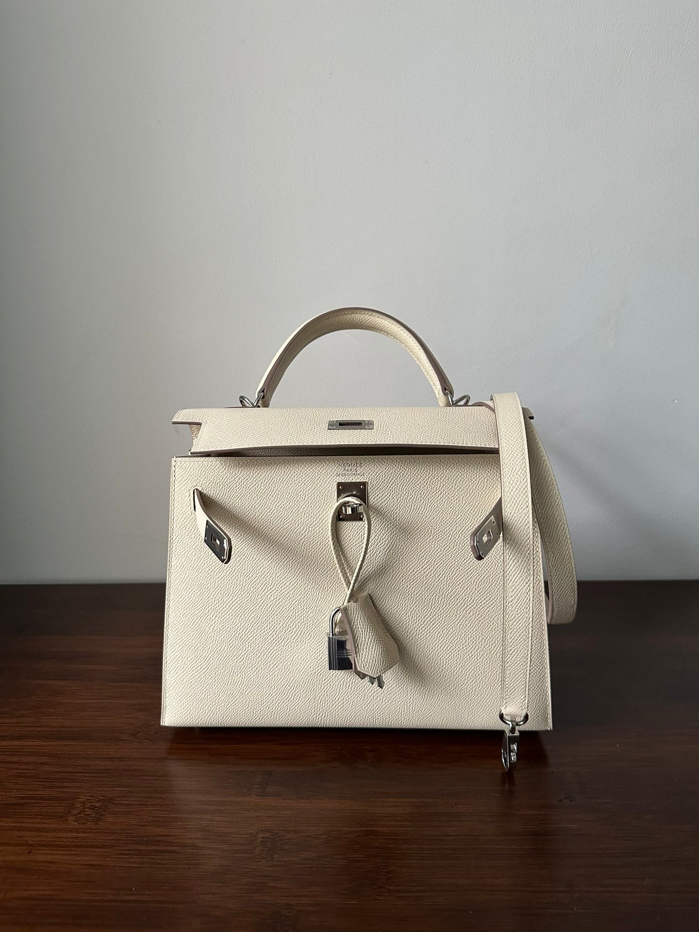 HM KELLY 25CM WEISSES EPSOM SILBERNE BESCHLÄGE