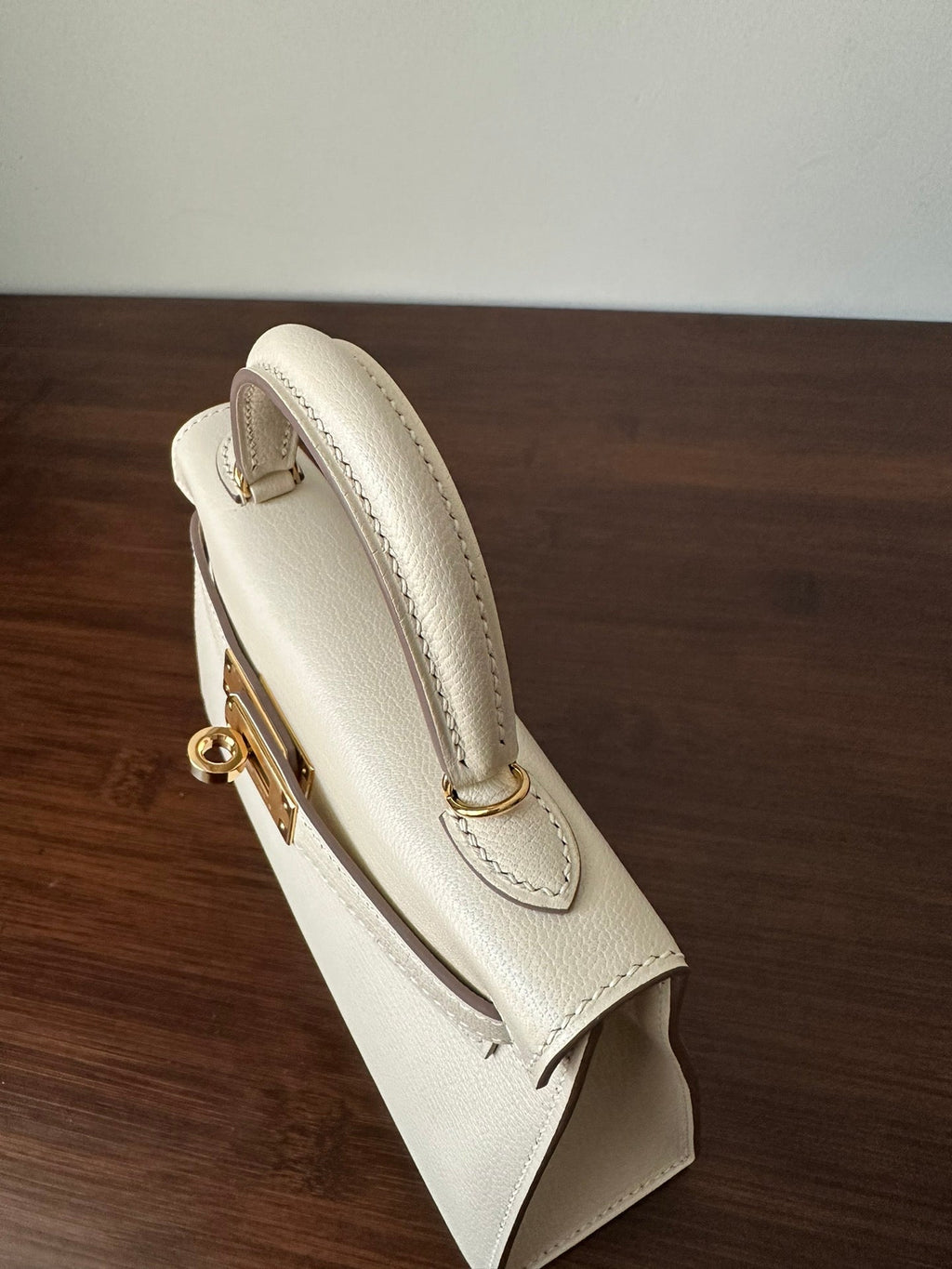 HM KELLY MINI 20 WEISS CHEVRE GOLDENE HARDWARE