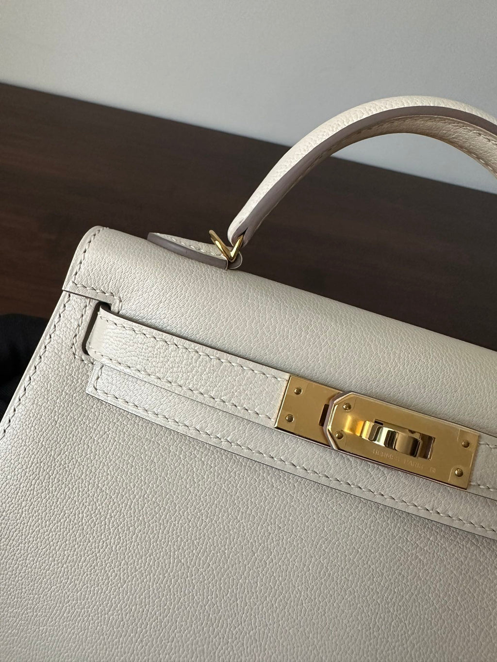 HM KELLY MINI 20 WEISS CHEVRE GOLDENE HARDWARE