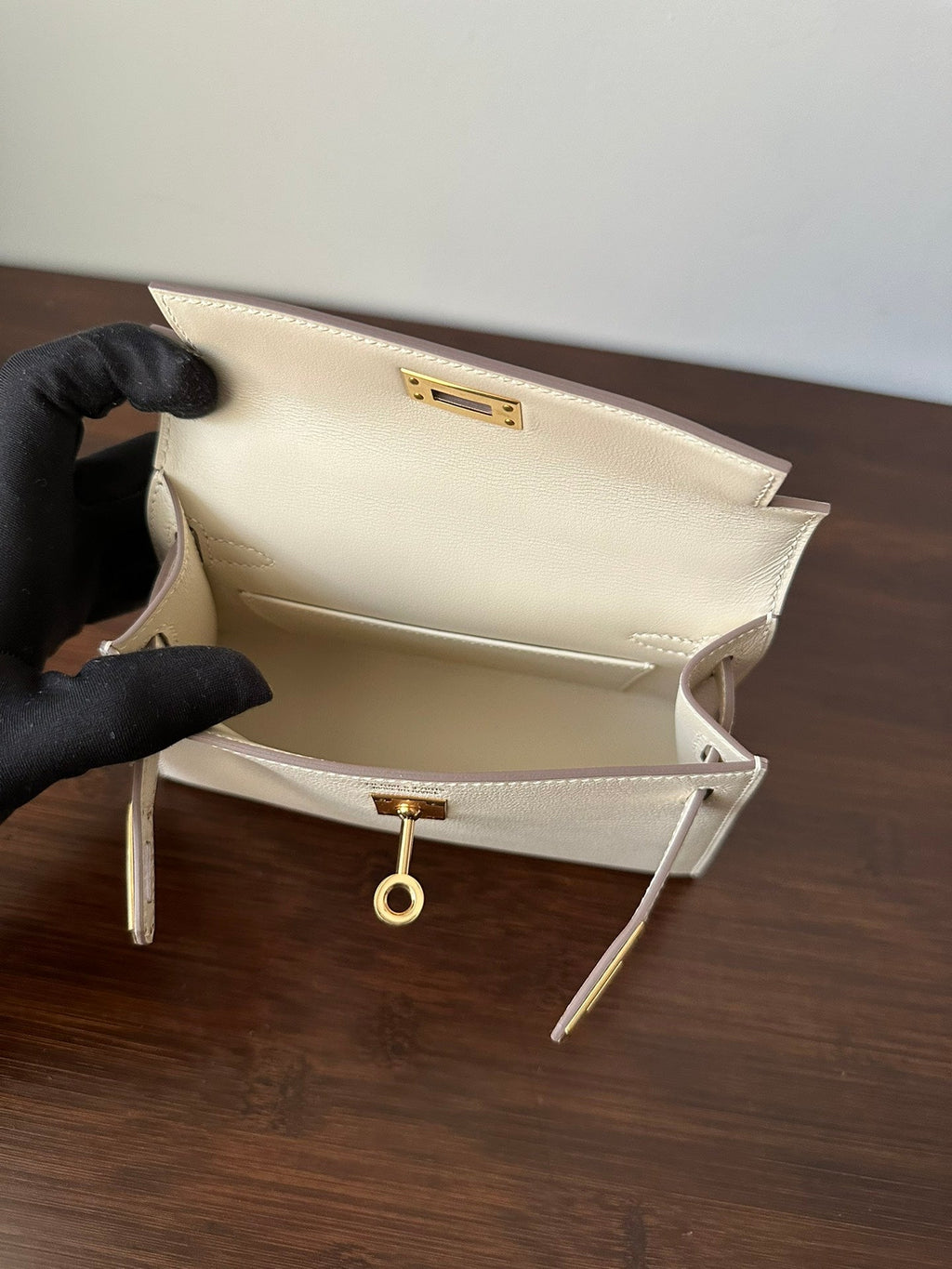 HM KELLY MINI 20 WEISS CHEVRE GOLDENE HARDWARE