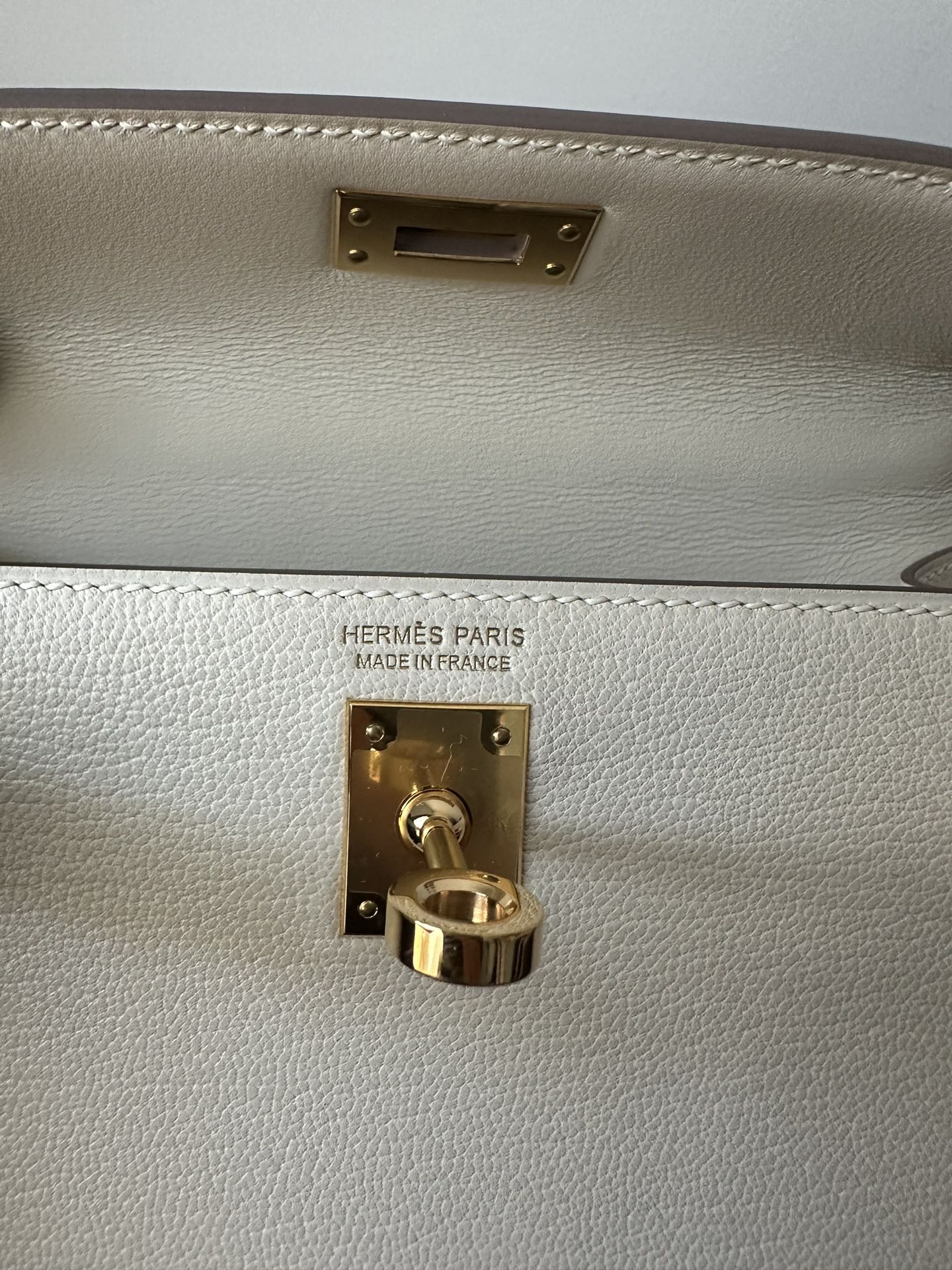 HM KELLY MINI 20 WEISS CHEVRE GOLDENE HARDWARE