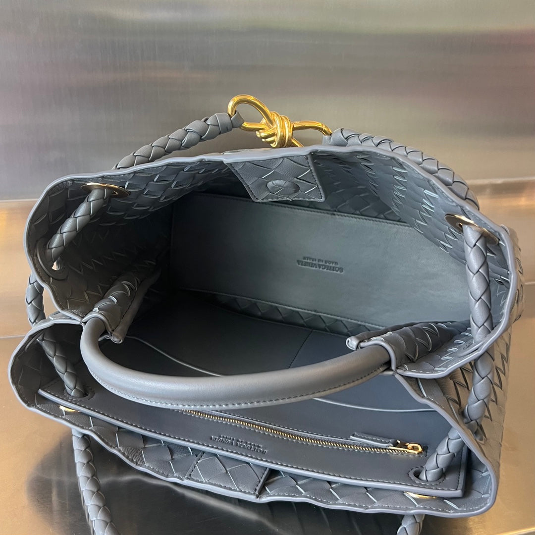 BV MEDIUM ANDIAMO 32CM DUNKELGRAUES LAMMFELL