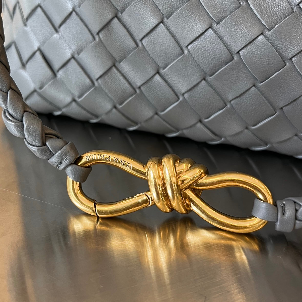 BV SMALL ANDIAMO 25CM DUNKELGRAUES LAMMFELL