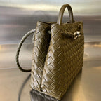 BV MEDIUM ANDIAMO 32CM OLIVE LAMMFELL 