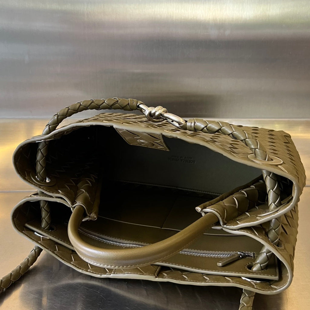 BV MEDIUM ANDIAMO 32CM OLIVE LAMMFELL 