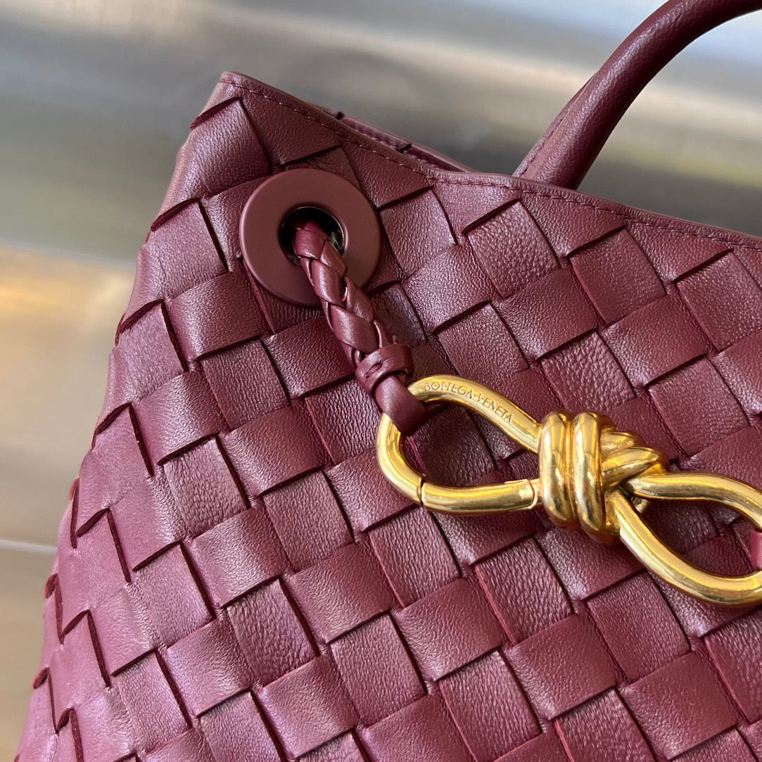 BV SMALL ANDIAMO 25CM DUNKELROTES LAMMFELL