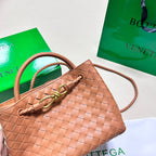 BV SMALL ANDIAMO 25CM GOLD LAMMFELL