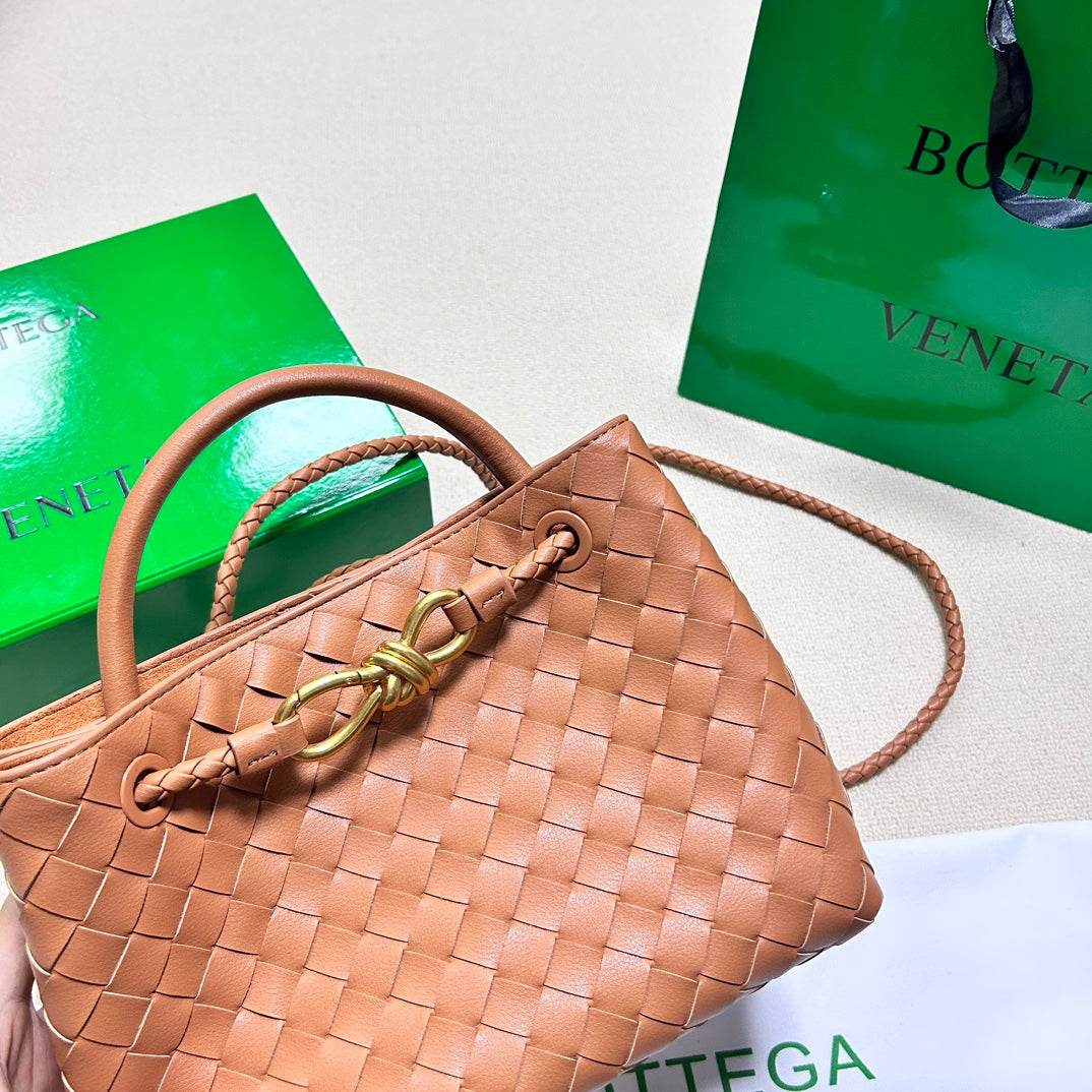 BV SMALL ANDIAMO 25CM GOLD LAMMFELL