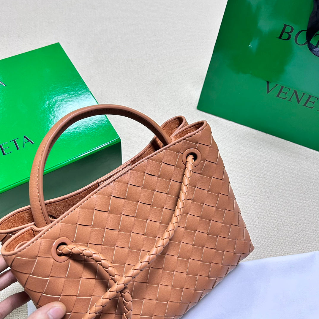 BV SMALL ANDIAMO 25CM GOLD LAMMFELL