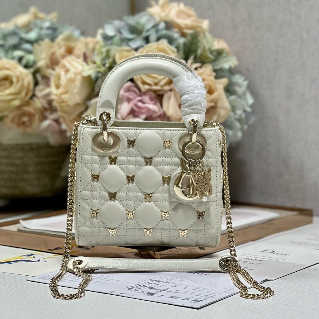 MINI LADY 17 BUTTERFLY STUD WEISSES LAMMFELL