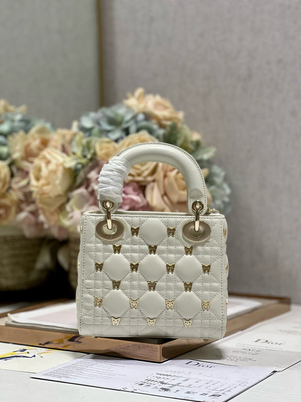 MINI LADY 17 BUTTERFLY STUD WEISSES LAMMFELL