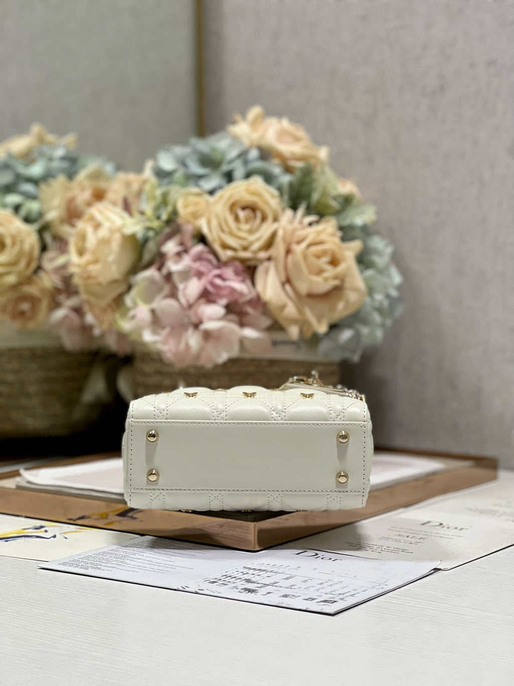 MINI LADY 17 BUTTERFLY STUD WEISSES LAMMFELL