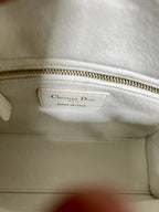 MINI LADY 17 BUTTERFLY STUD WEISSES LAMMFELL