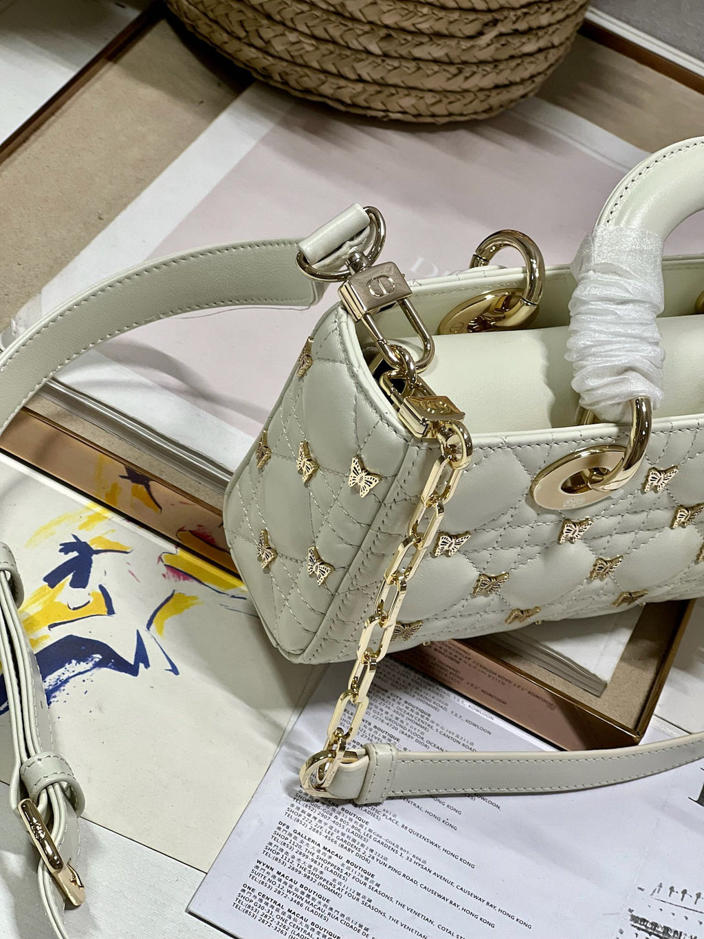 Kleine Lady D-Joy 22 Butterfly Stud Weißes Lammfell