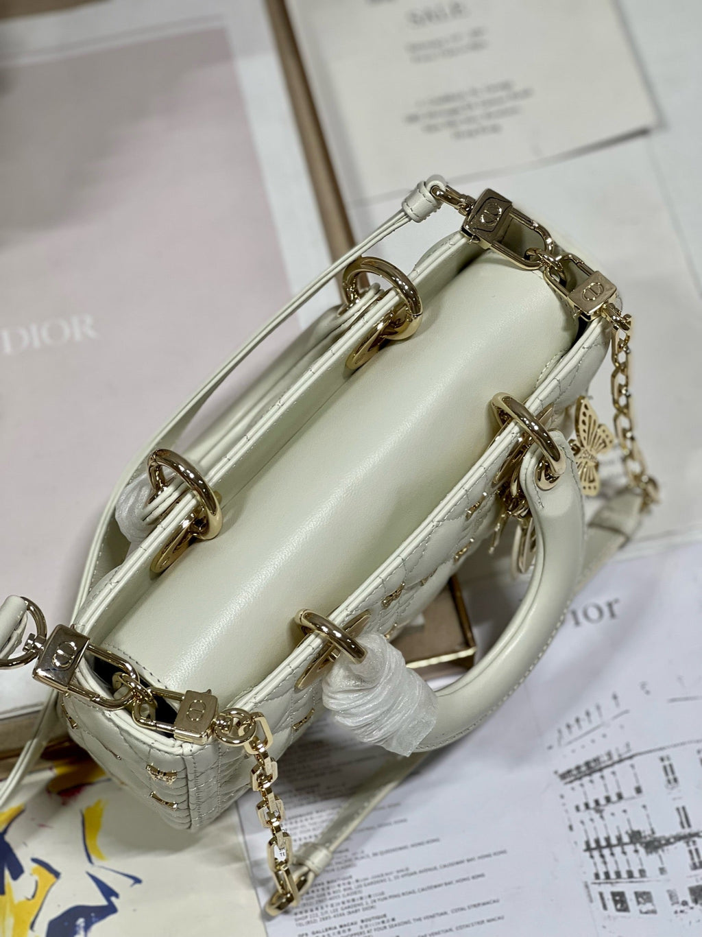 Kleine Lady D-Joy 22 Butterfly Stud Weißes Lammfell