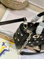 SMALL LADY D-JOY 22 BUTTERFLY STUD SCHWARZES LAMMFELL