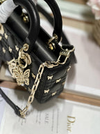 SMALL LADY D-JOY 22 BUTTERFLY STUD SCHWARZES LAMMFELL