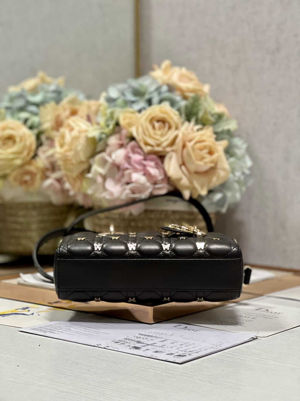 SMALL LADY D-JOY 22 BUTTERFLY STUD SCHWARZES LAMMFELL