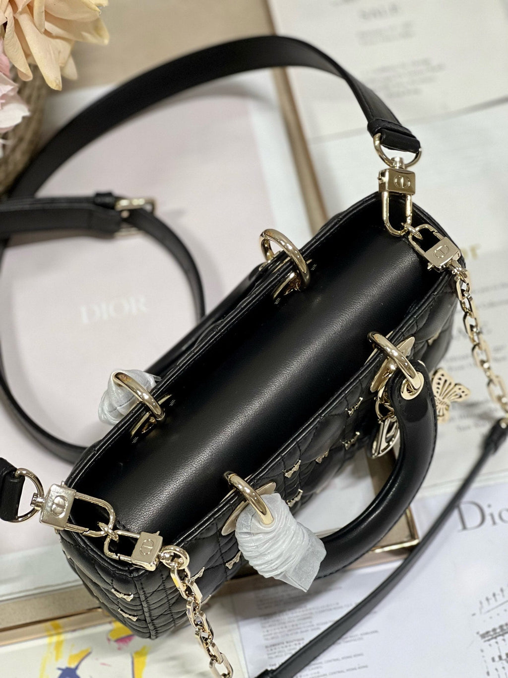 SMALL LADY D-JOY 22 BUTTERFLY STUD SCHWARZES LAMMFELL