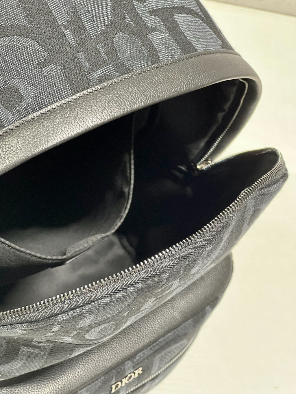 RIDER RUCKSACK SCHWARZ SCHRÄGES JACQUARD