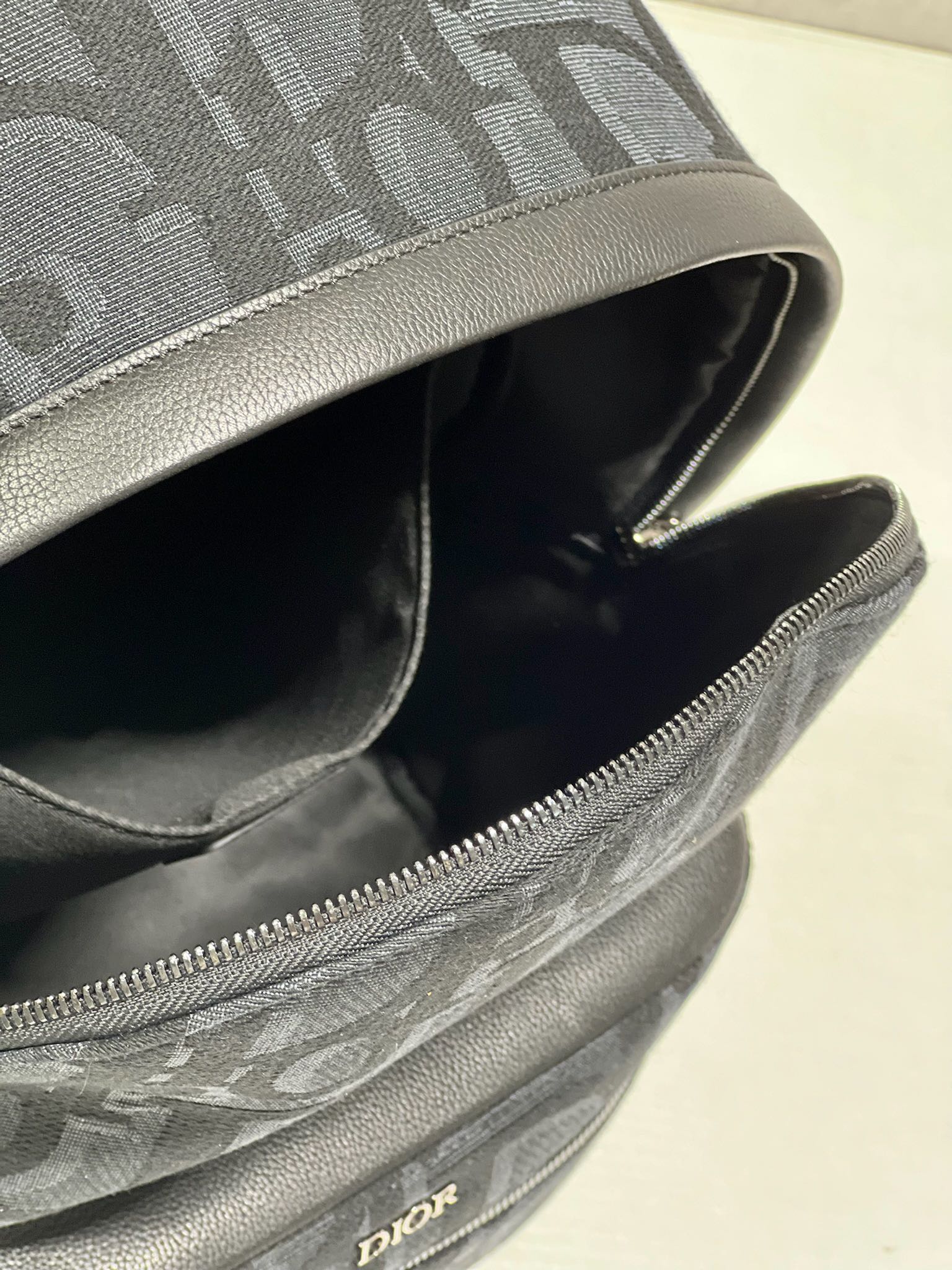 RIDER RUCKSACK SCHWARZ SCHRÄGES JACQUARD