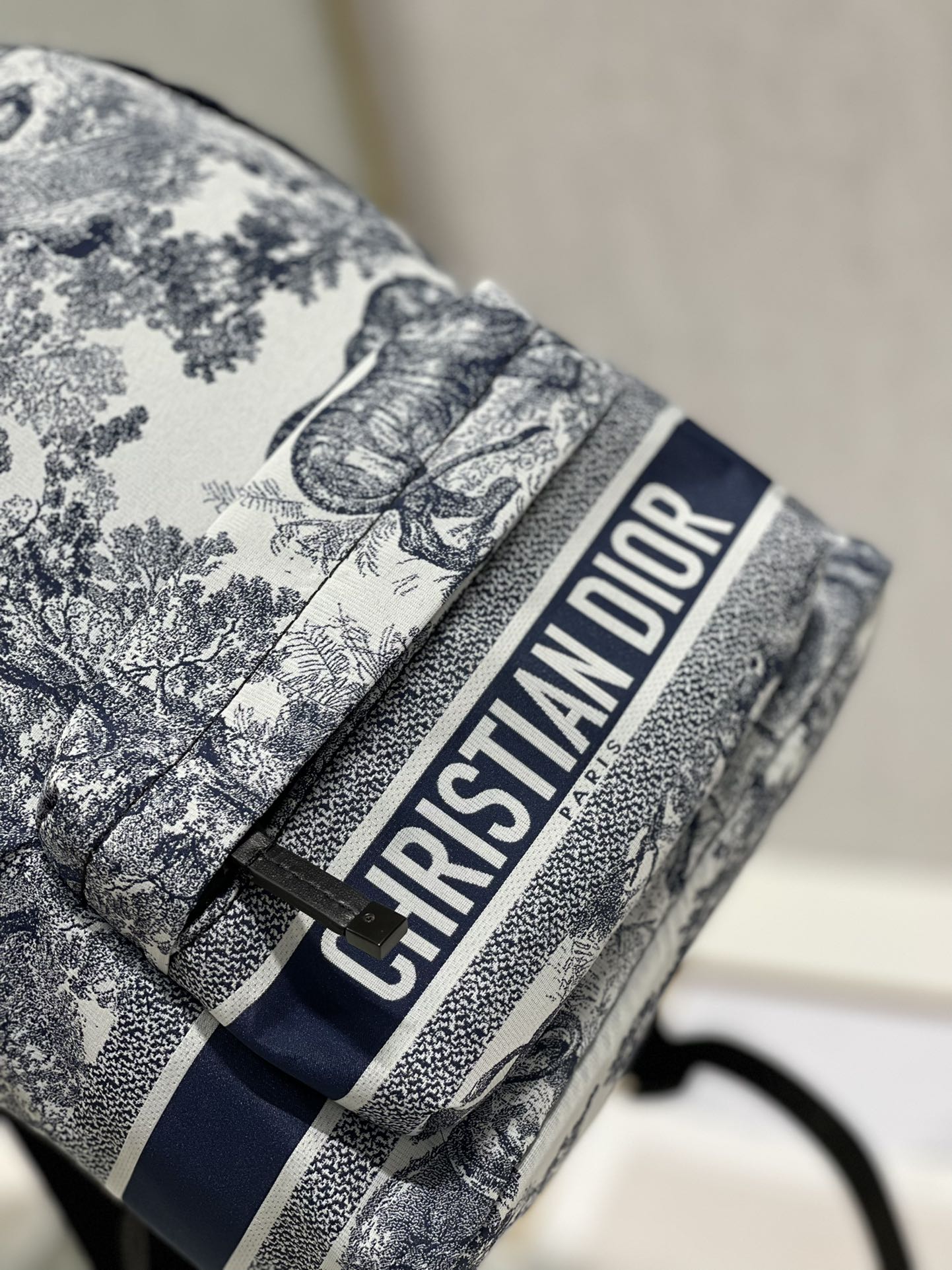 REISERUCKSACK 20 CM WEISS BLAU SCHRÄGJACQUARD