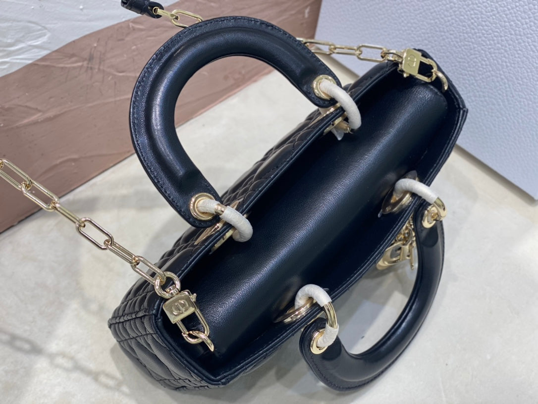 SMALL LADY D-JOY 22 SCHWARZES LAMMFELL