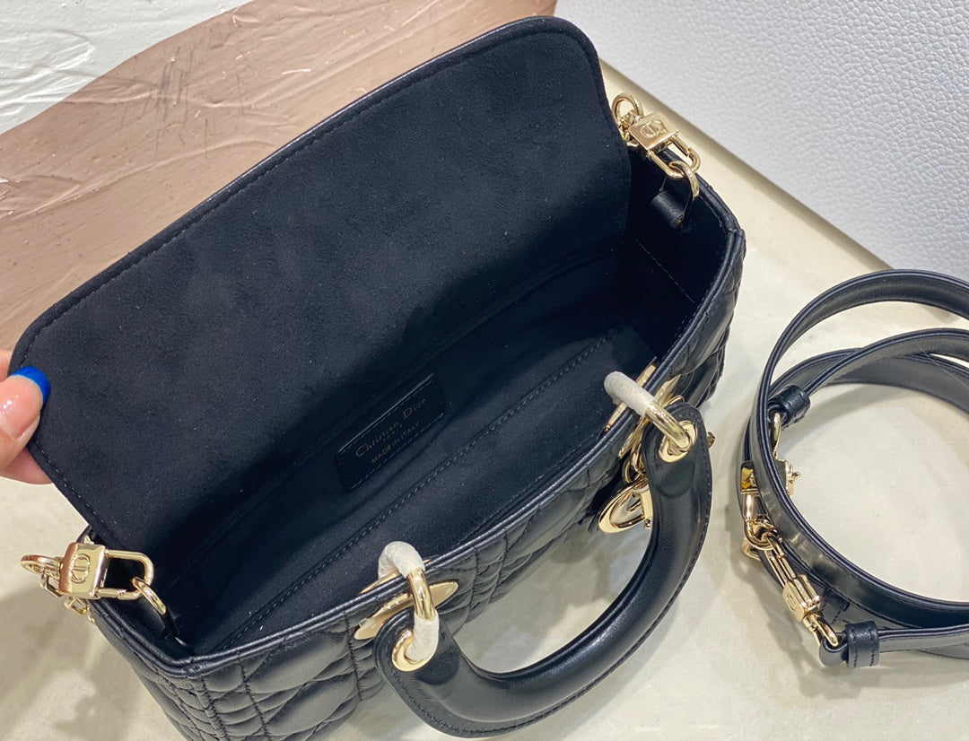 SMALL LADY D-JOY 22 SCHWARZES LAMMFELL