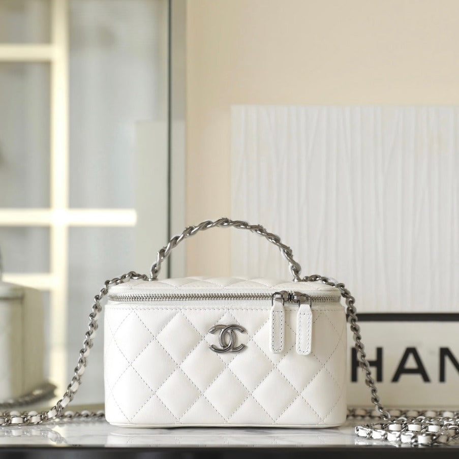 CC Kosmetikkoffer 17 Weißes Lammleder Silberne Beschläge 