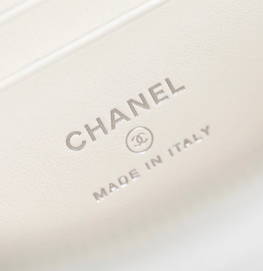 CC Kosmetikkoffer 17 Weißes Lammleder Silberne Beschläge 