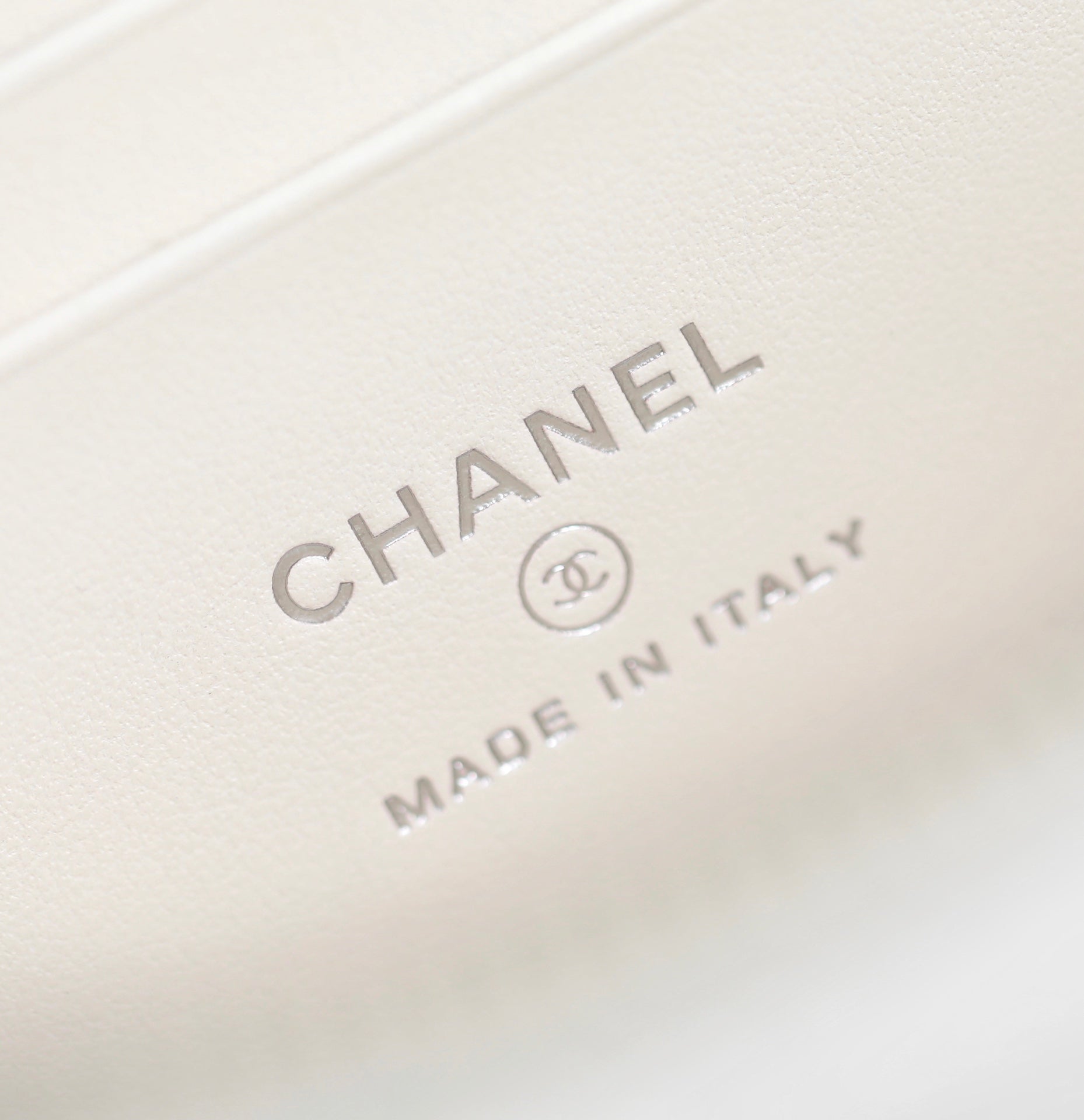 CC Kosmetikkoffer 17 Weißes Lammleder Silberne Beschläge 