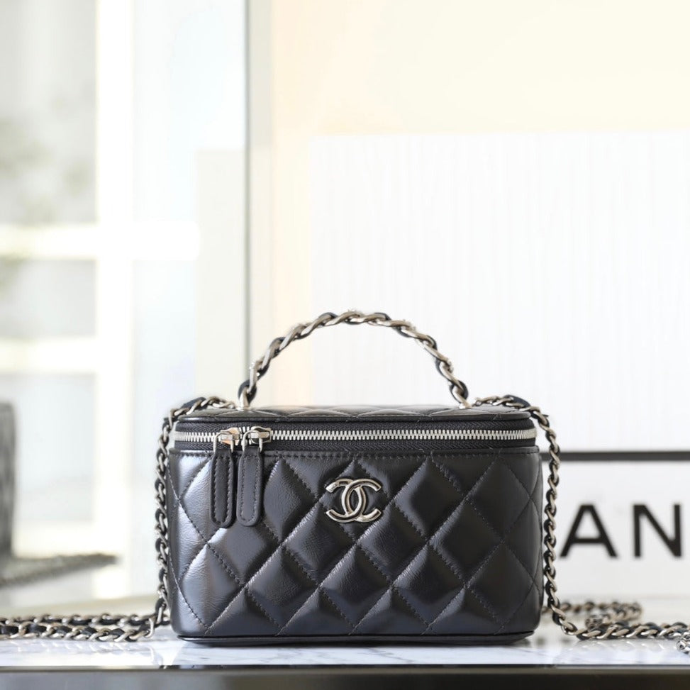 CC Kosmetikkoffer 17 Schwarzes Lammleder Silberne Beschläge 