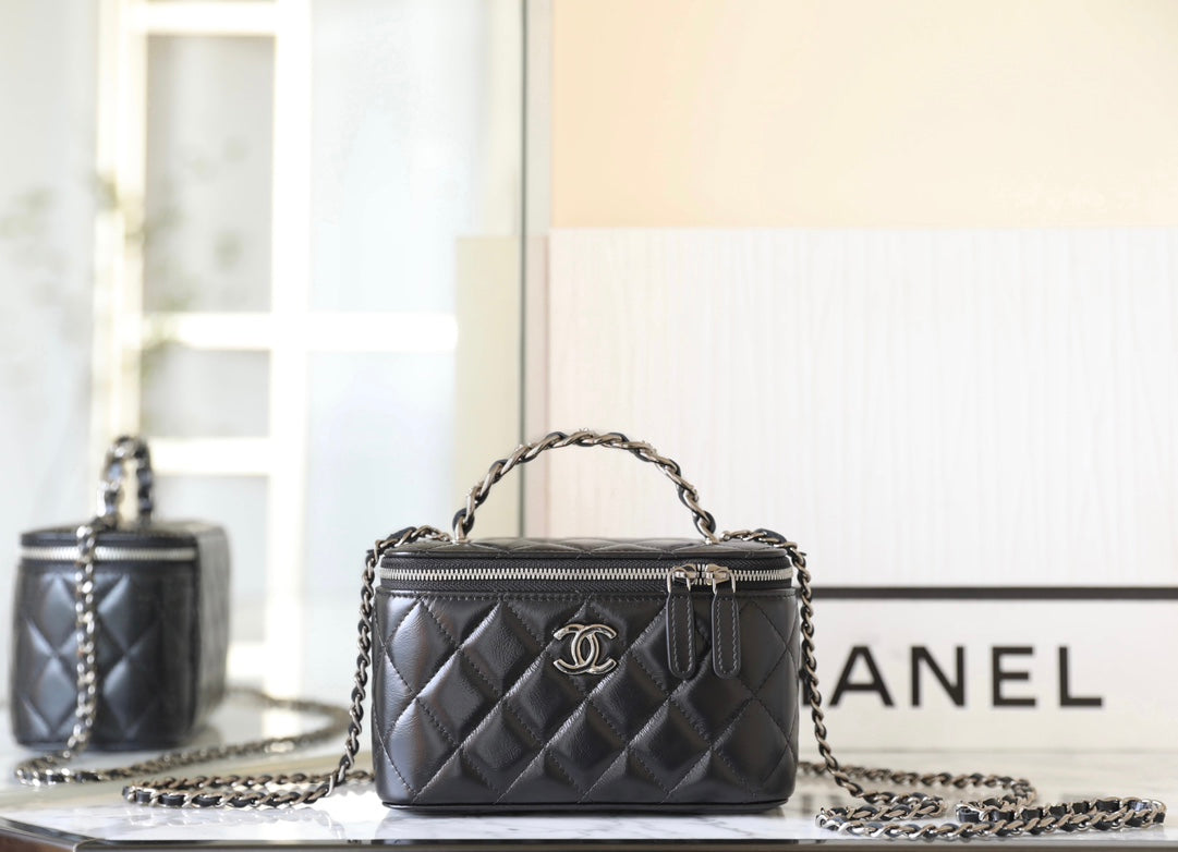 CC Kosmetikkoffer 17 Schwarzes Lammleder Silberne Beschläge 