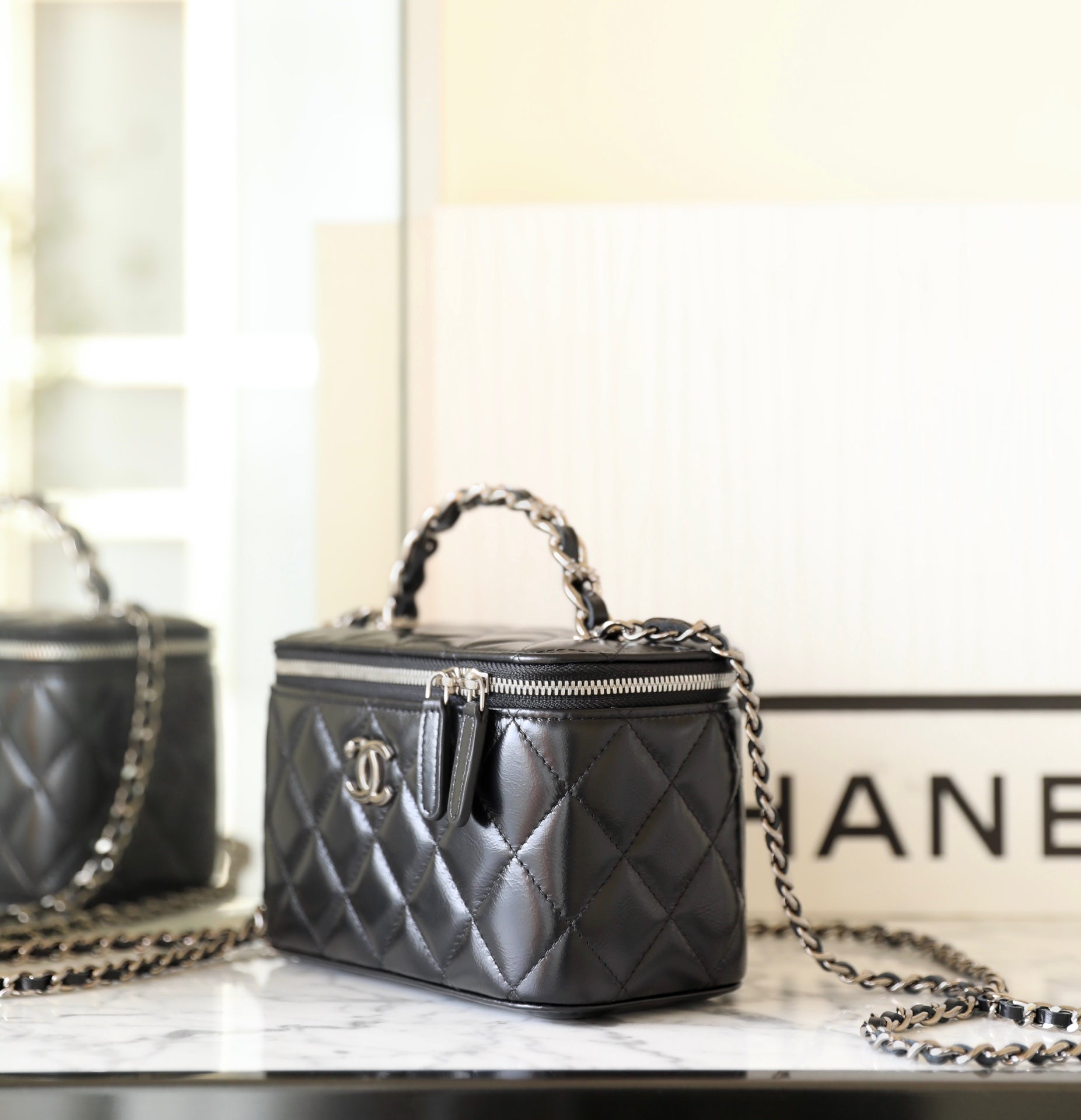 CC Kosmetikkoffer 17 Schwarzes Lammleder Silberne Beschläge 