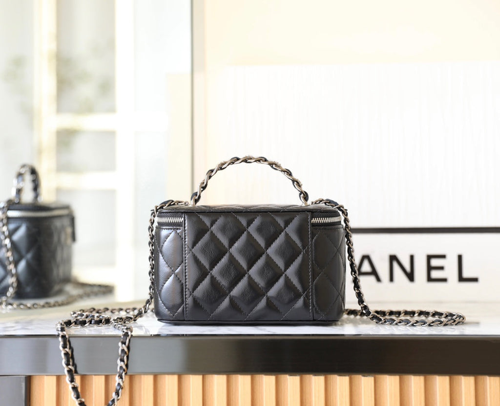 CC Kosmetikkoffer 17 Schwarzes Lammleder Silberne Beschläge 