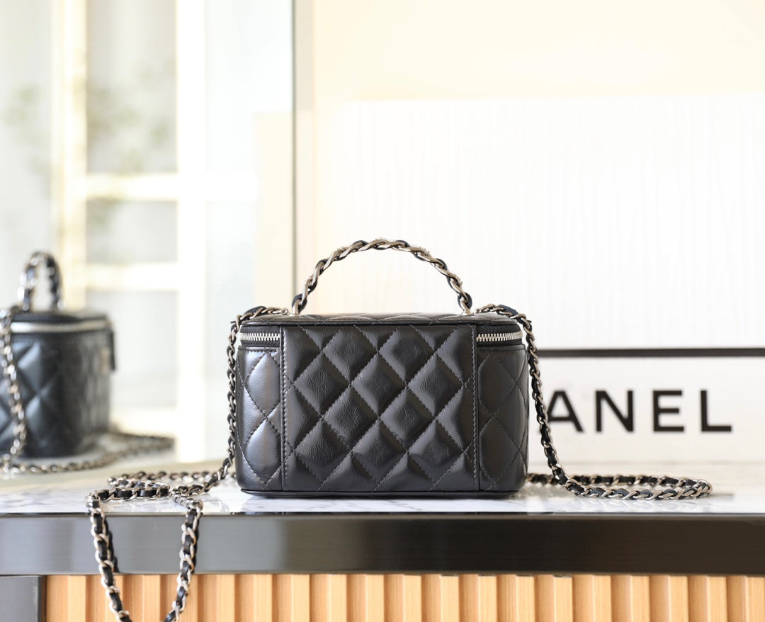 CC Kosmetikkoffer 17 Schwarzes Lammleder Silberne Beschläge 