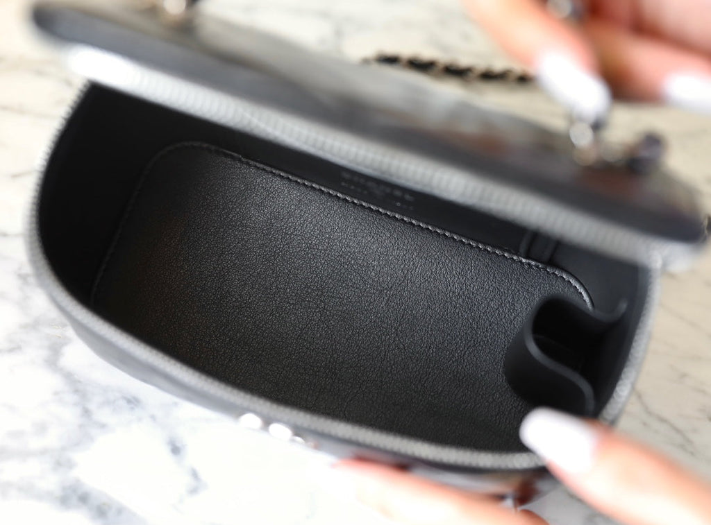 CC Kosmetikkoffer 17 Schwarzes Lammleder Silberne Beschläge 