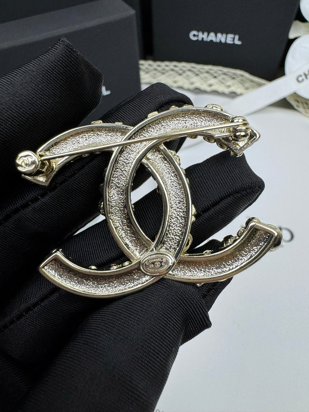 [⭐JeweliWhal]26C Pink-White Enamel Ice Cream Cone Double C Brooch