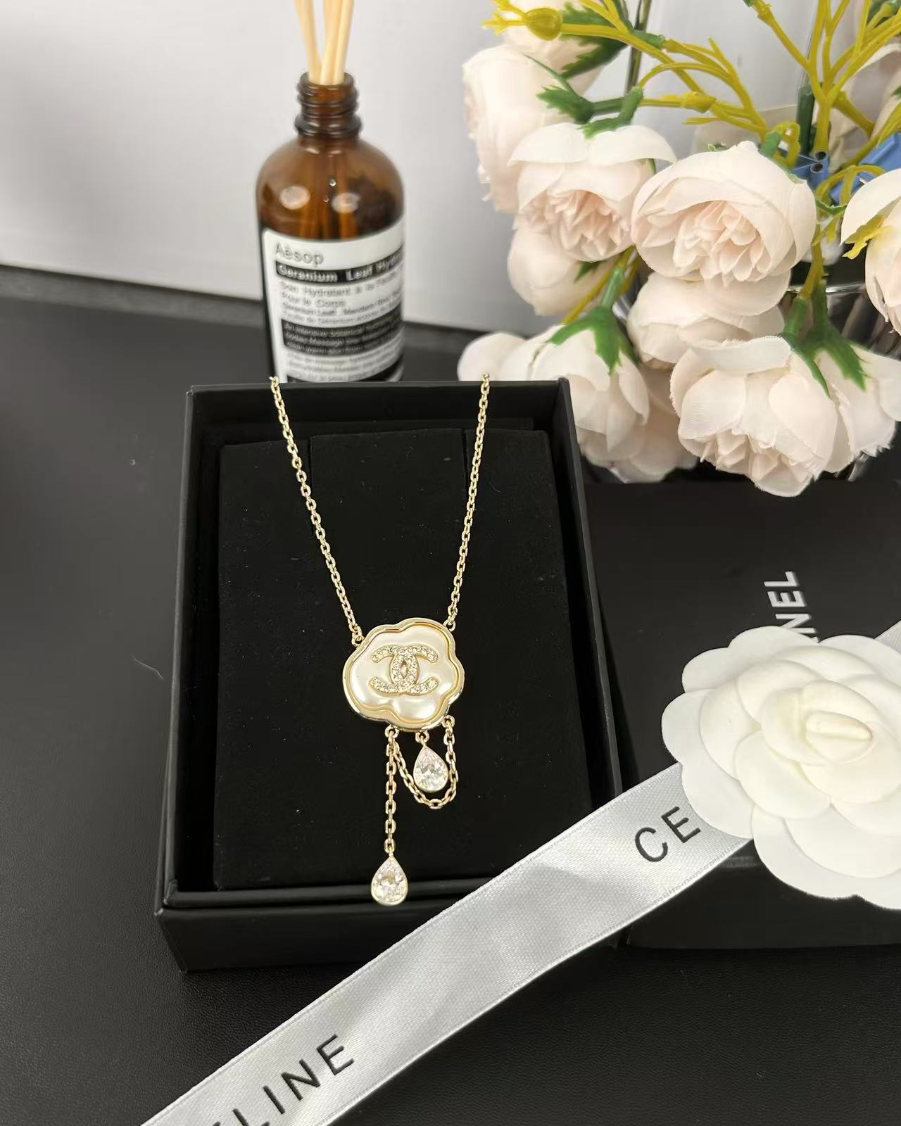 [⭐JeweliWhal]Cloud Pearl Mother-of-Pearl Diamond Chain Pendant Necklace