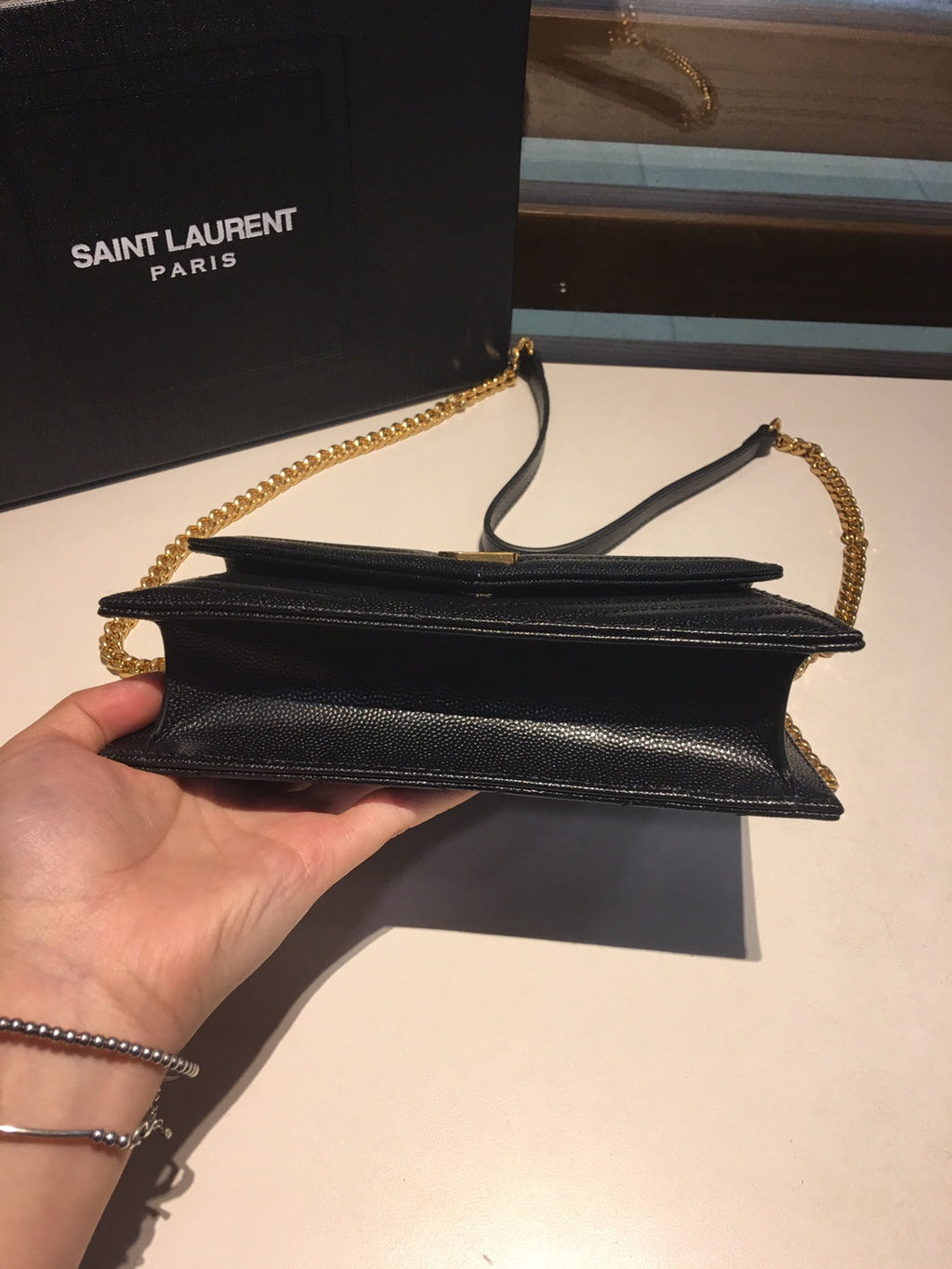 AVIAR 19 KETTENTASCHE AUS SCHWARZEM KALBSLEDER